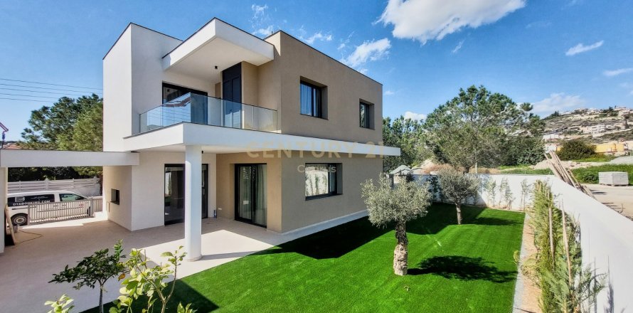 3 dormitorios Villa en Agios Tychonas, Limassol,  No. 55192