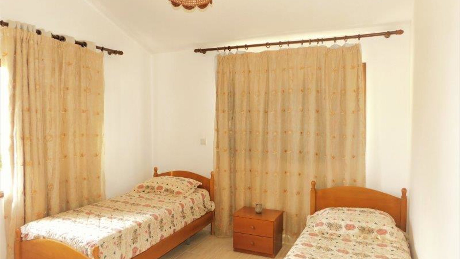4 bedrooms Villa in Geroskípou, Paphos, Cyprus No. 26188