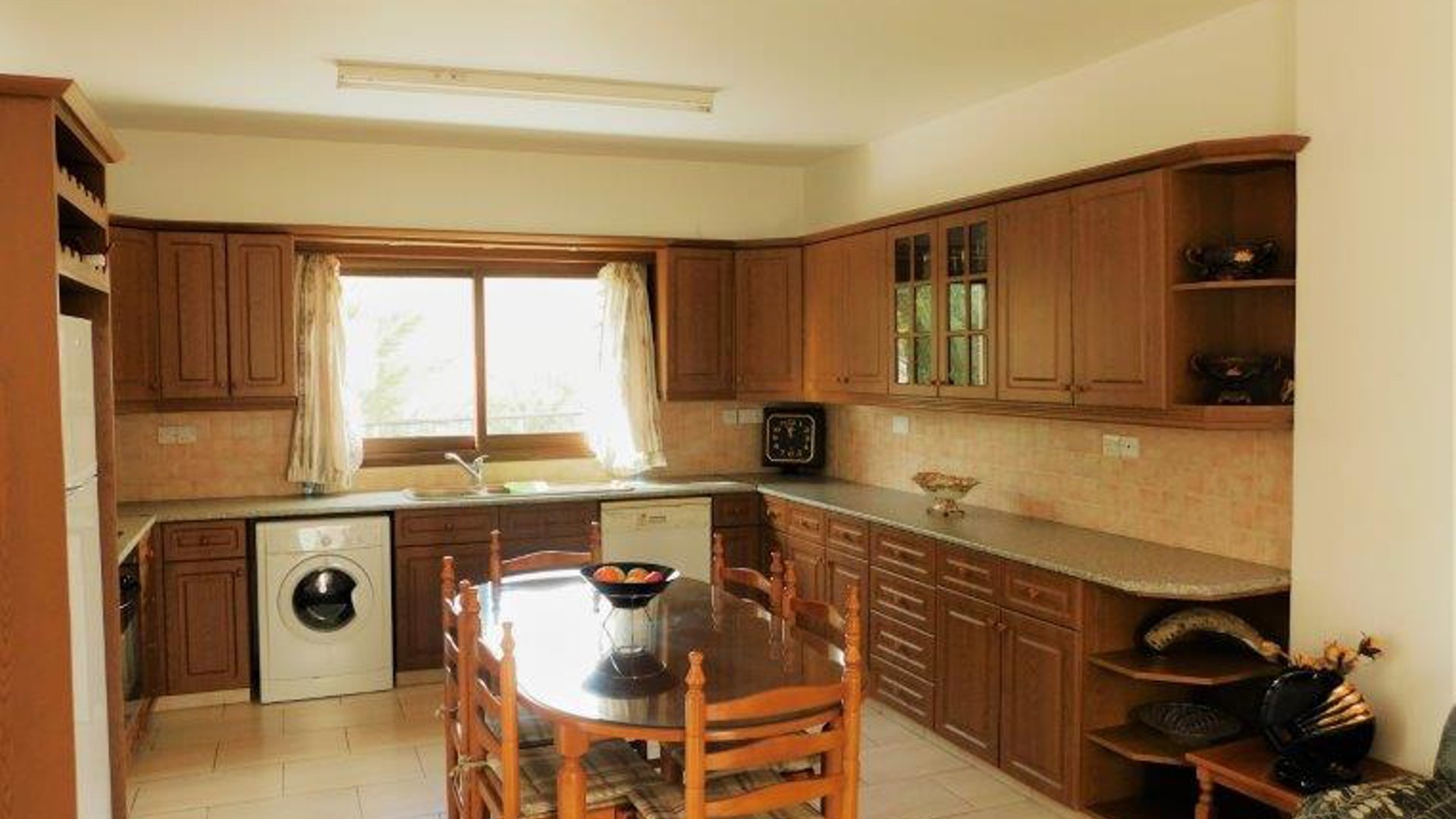 4 bedrooms Villa in Geroskípou, Paphos, Cyprus No. 26188