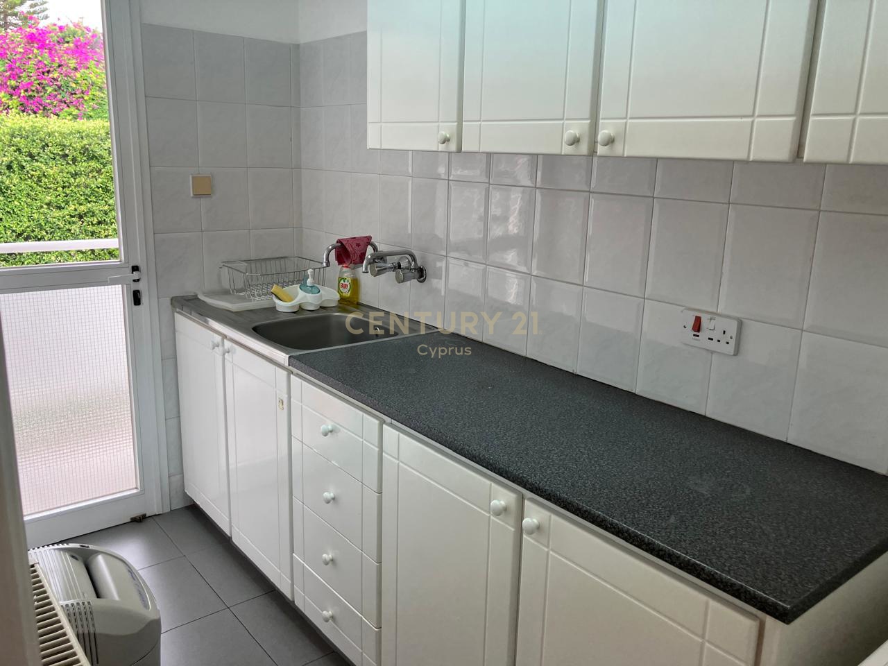 Офис 21м2 в Лимассол, Лимасол, Кипр № 57243