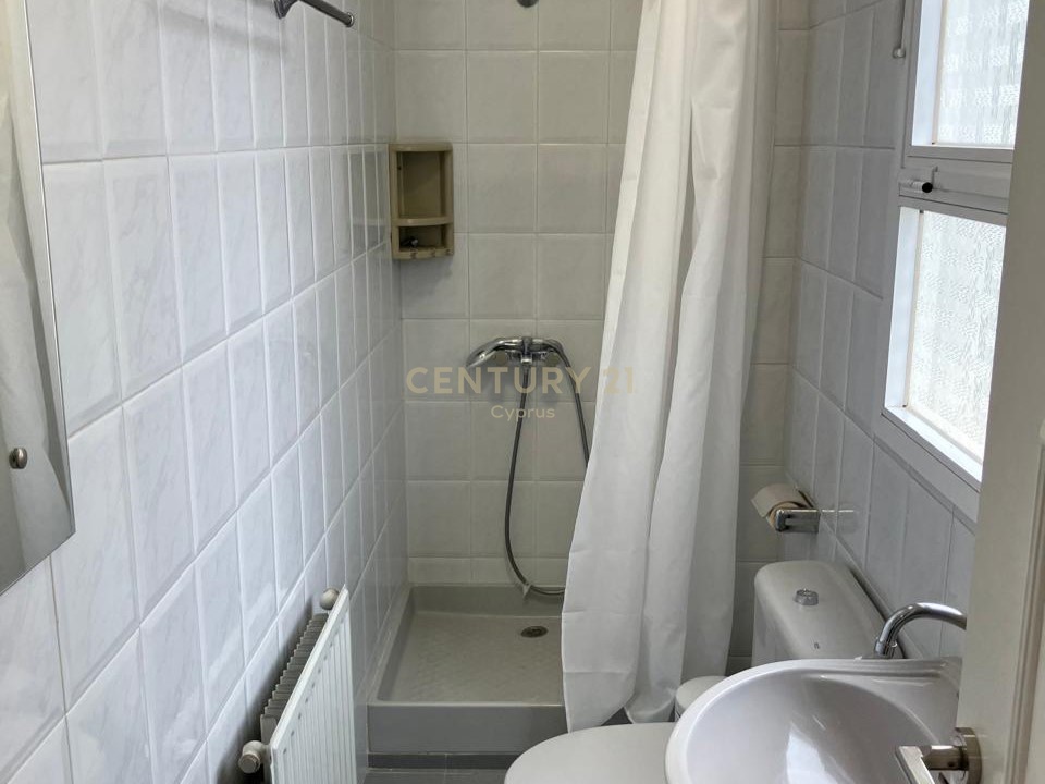 Офис 21м2 в Лимассол, Лимасол, Кипр № 57243