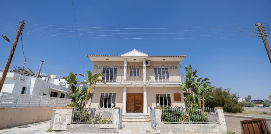 4 bedrooms Villa in Aradippou, Larnaka,  No. 35296
