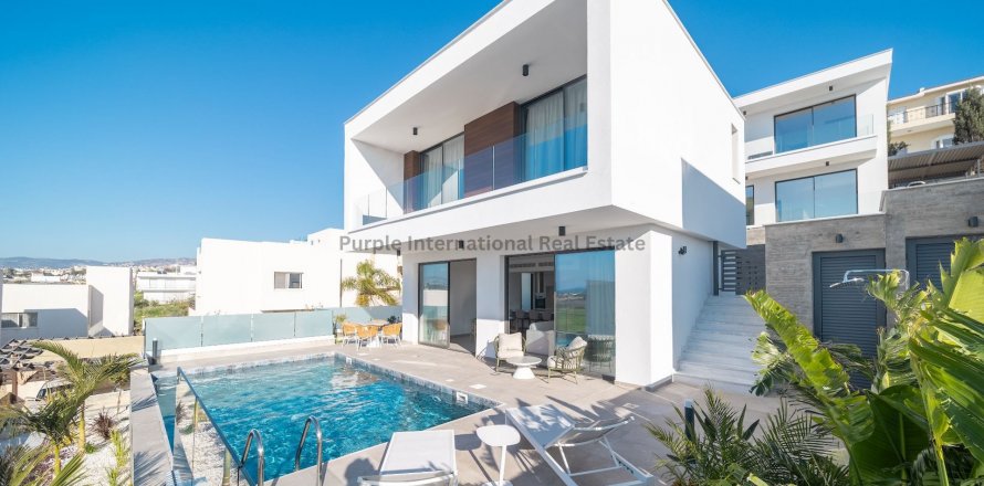 3 bedrooms Villa in Chloraka, Paphos, Cyprus No. 37581