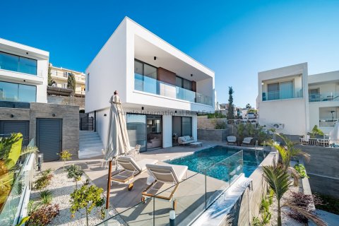 3 bedrooms Villa in Chloraka, Paphos, Cyprus No. 37582 1