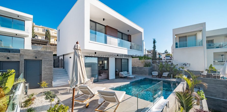 3 bedrooms Villa in Chloraka, Paphos, Cyprus No. 37582