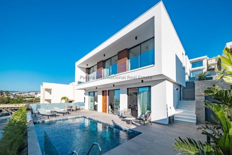 3 bedrooms Villa in Chloraka, Paphos, Cyprus No. 37580 1