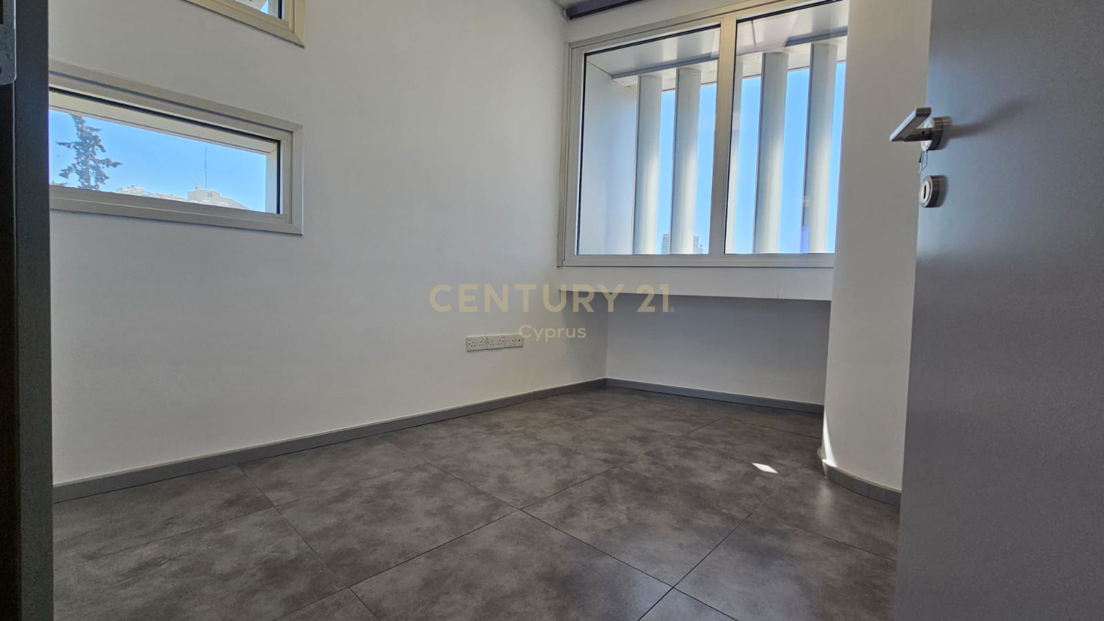 434m2 Office in Agios Athanasios, Limassol, Cyprus No. 55556