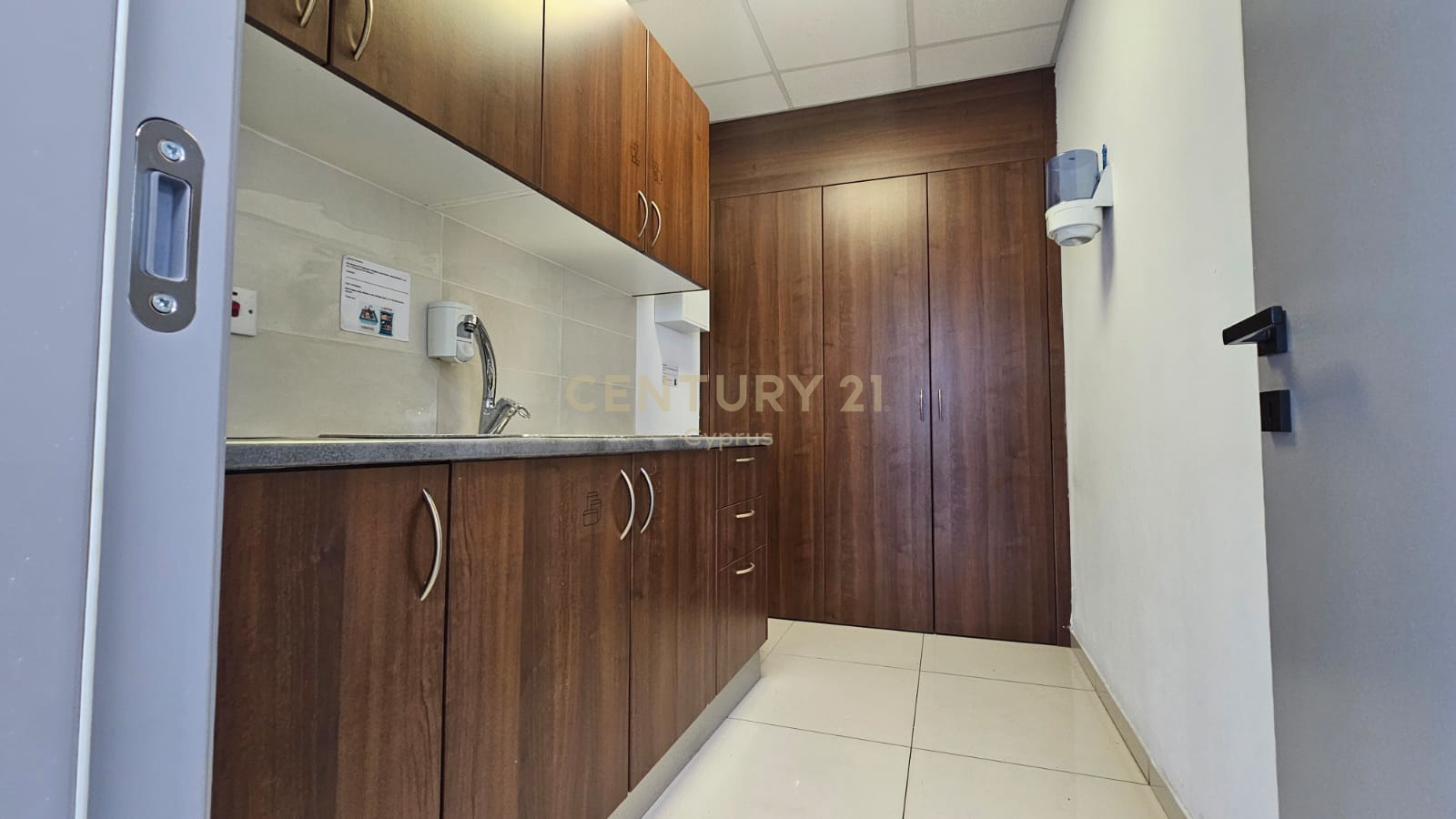 434m2 Office in Agios Athanasios, Limassol, Cyprus No. 55556