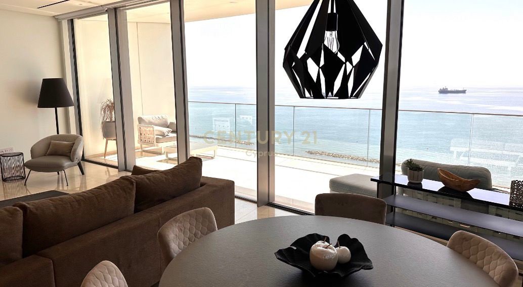 3 bedrooms Apartment in Limassol, Cyprus No. 55554