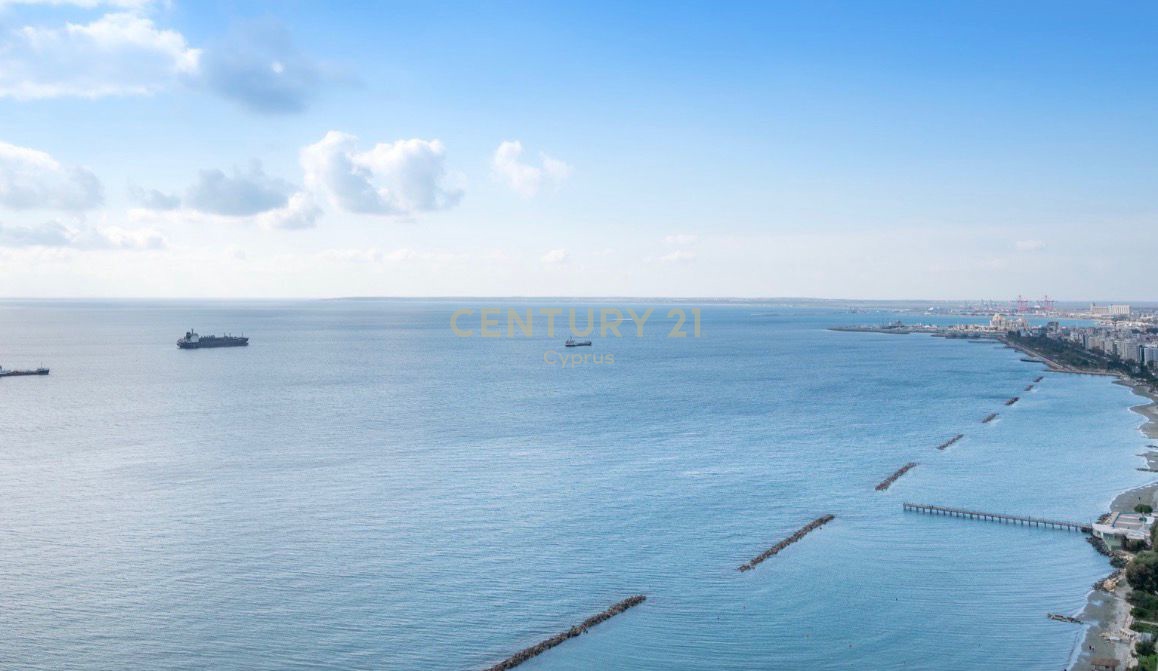 3 bedrooms Apartment in Limassol, Cyprus No. 55554