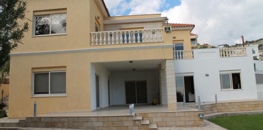 4 bedrooms Villa in Limassol,  No. 38372