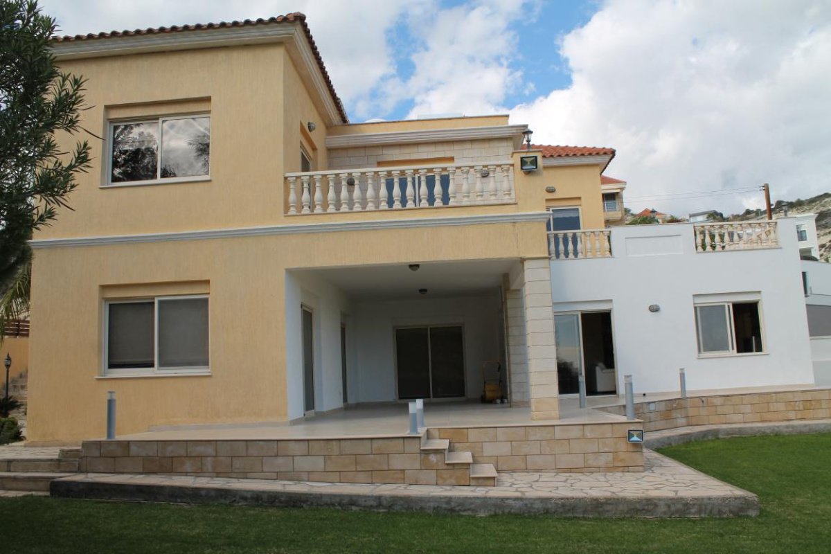 4 bedrooms Villa in Limassol, Cyprus No. 38372