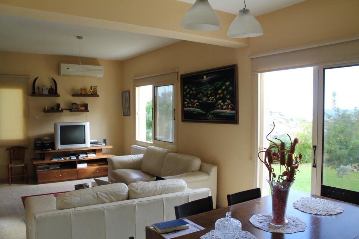 4 bedrooms Villa in Limassol, Cyprus No. 38372