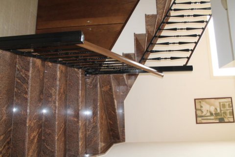 4 bedrooms Villa in Limassol,  No. 38372 10