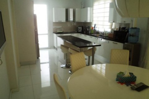 5 bedrooms Villa in Limassol,  No. 38373 3