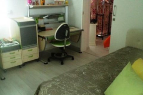 5 bedrooms Villa in Limassol,  No. 38373 11