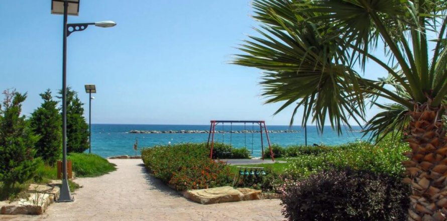 2 bedrooms Apartment in Limassol,  No. 38371