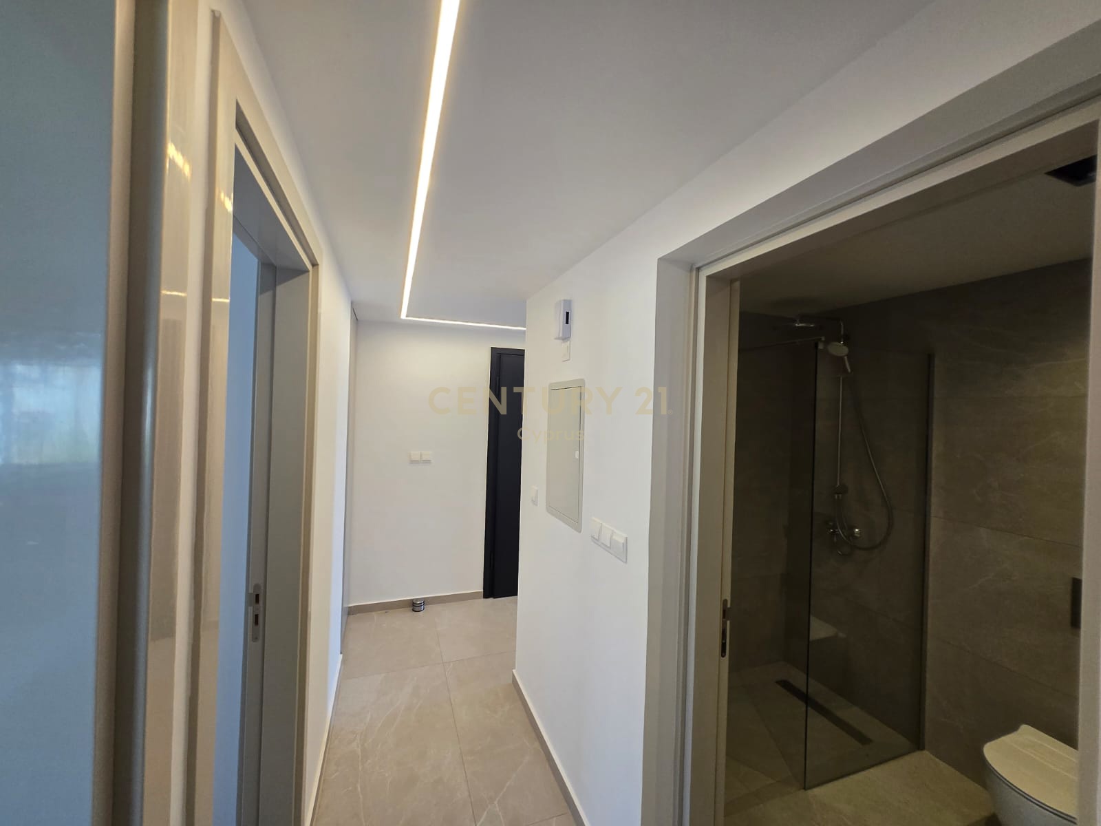 2 bedrooms Penthouse in Zakaki, Limassol, Cyprus No. 55990