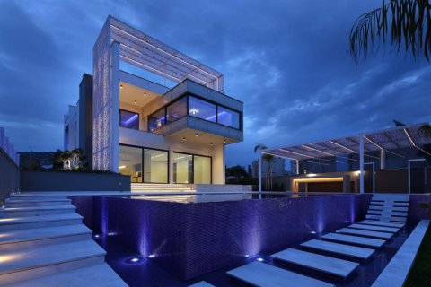 4 bedrooms Villa in Limassol,  No. 38518