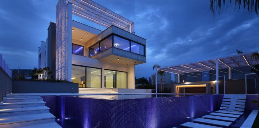 Вилла с 4 спальнями в Лимассол, Лимасол, № 38518