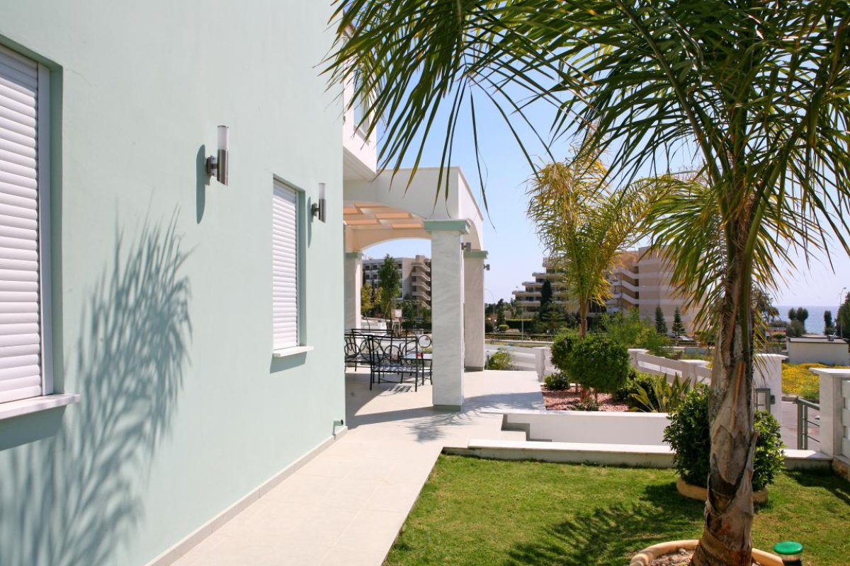3 bedrooms Villa in Limassol, Cyprus No. 38521