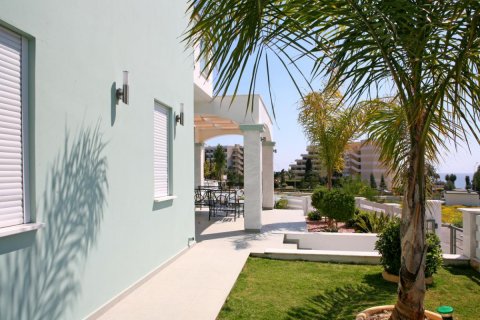 3 bedrooms Villa in Limassol, No. 38521 9