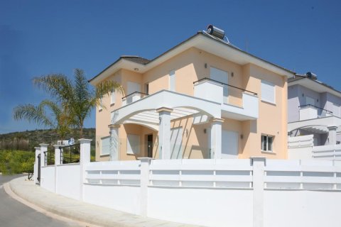 3 bedrooms Villa in Limassol,  No. 38521