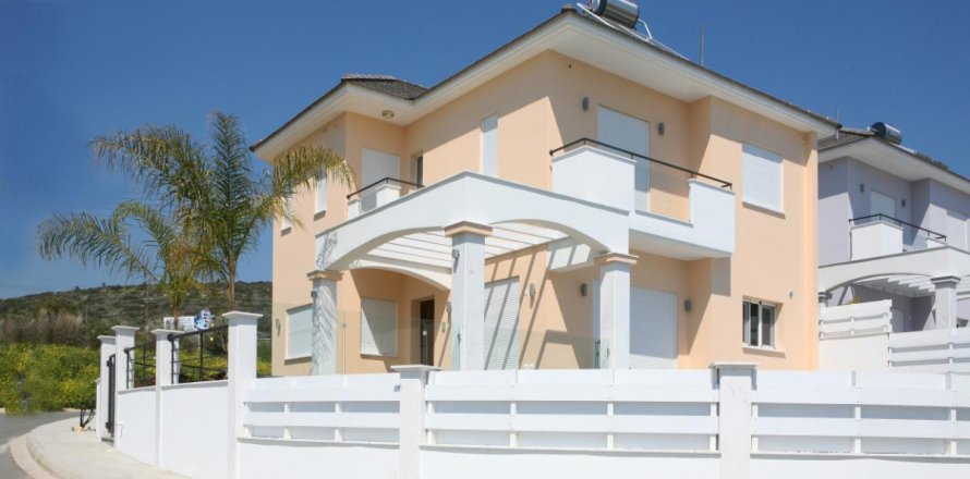 3 bedrooms Villa in Limassol, No. 38521