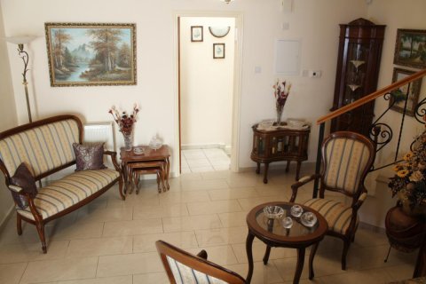 4 bedrooms Villa in Limassol,  No. 38336