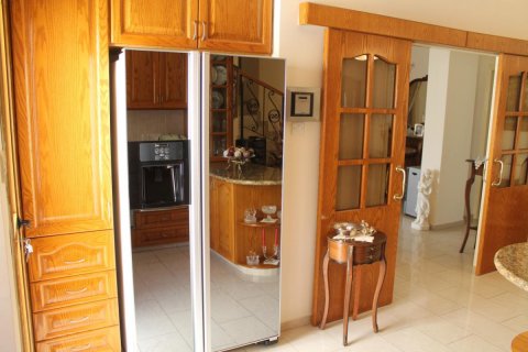 Вилла с 4 спальнями в Лимассол, Лимасол,  № 38336 6