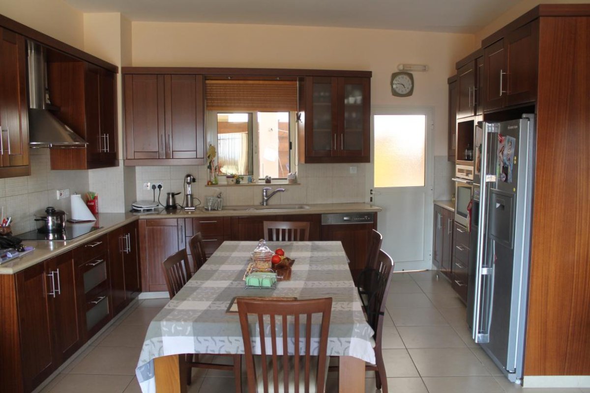 5 bedrooms Villa in Limassol, Cyprus No. 38334