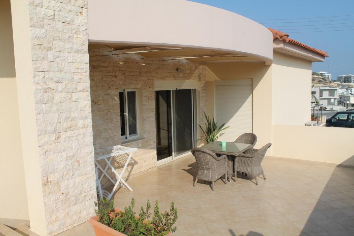 5 bedrooms Villa in Limassol, Cyprus No. 38334