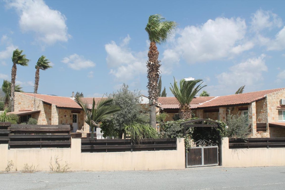 5 bedrooms Villa in Limassol, Cyprus No. 38345