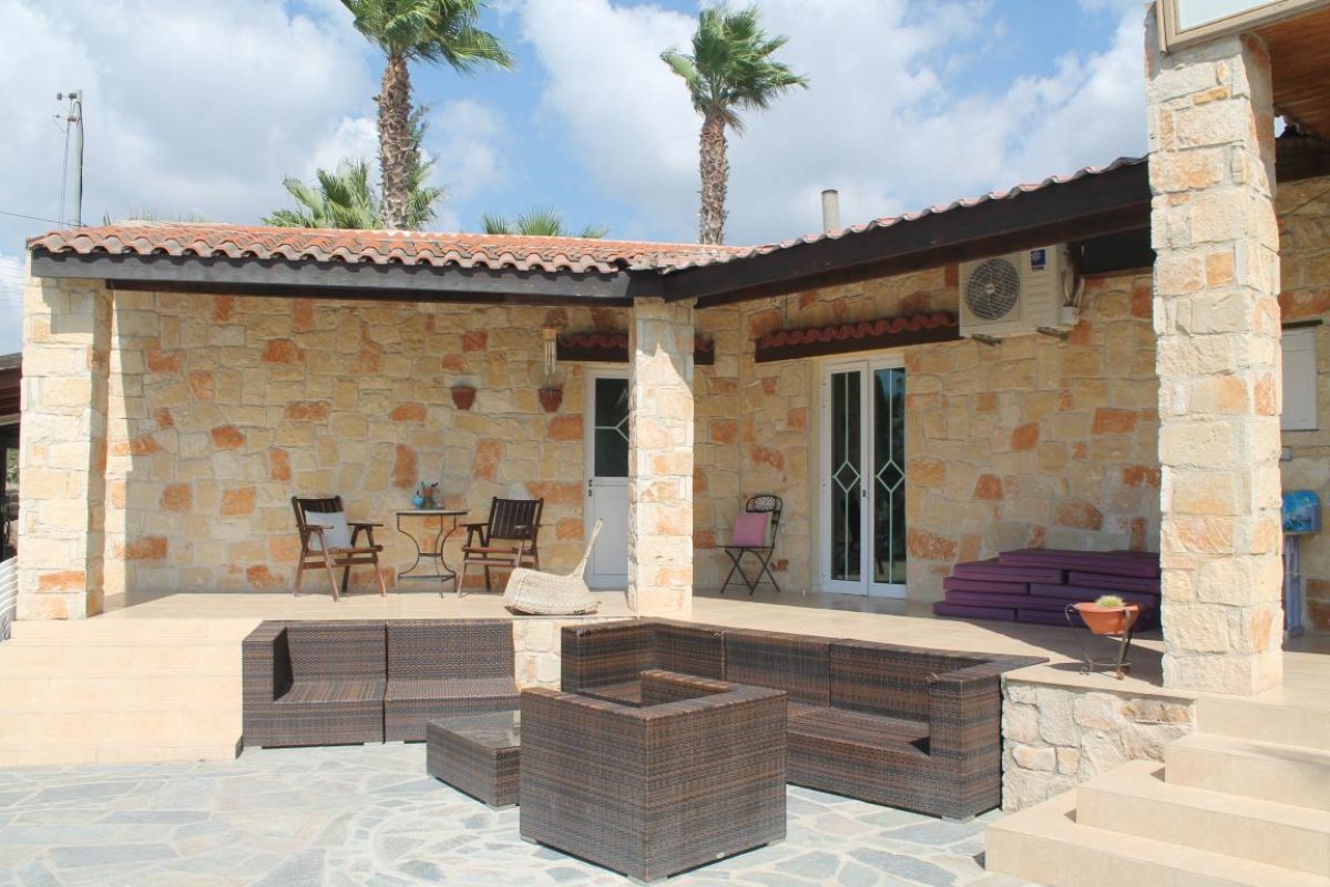 5 bedrooms Villa in Limassol, Cyprus No. 38345
