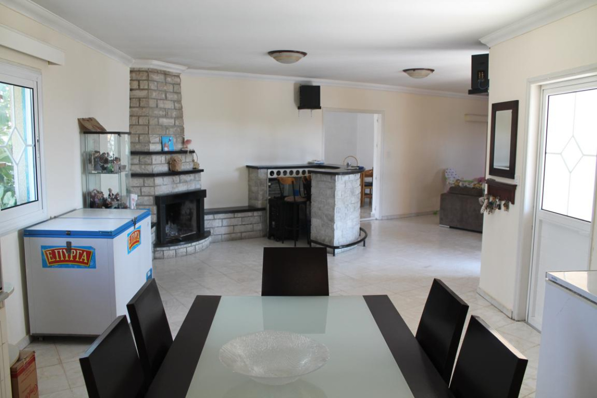 5 bedrooms Villa in Limassol, Cyprus No. 38345