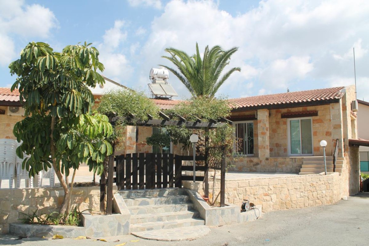 5 bedrooms Villa in Limassol, Cyprus No. 38345