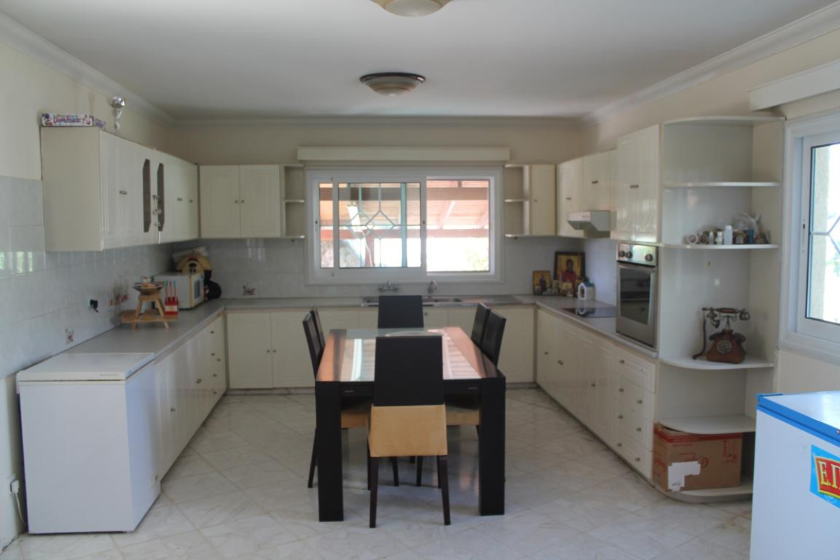 5 bedrooms Villa in Limassol, Cyprus No. 38345