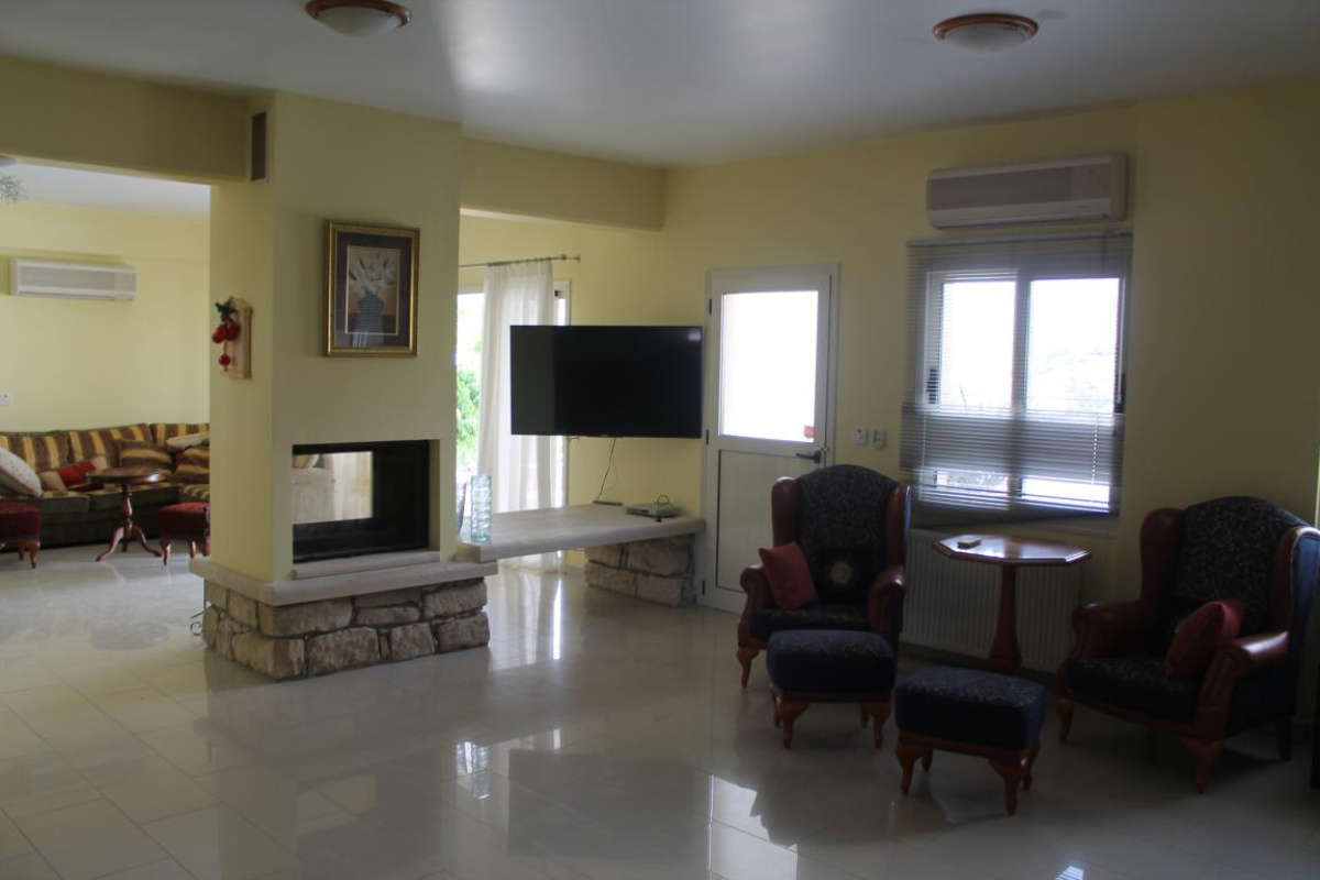 5 bedrooms Villa in Limassol, Cyprus No. 38347