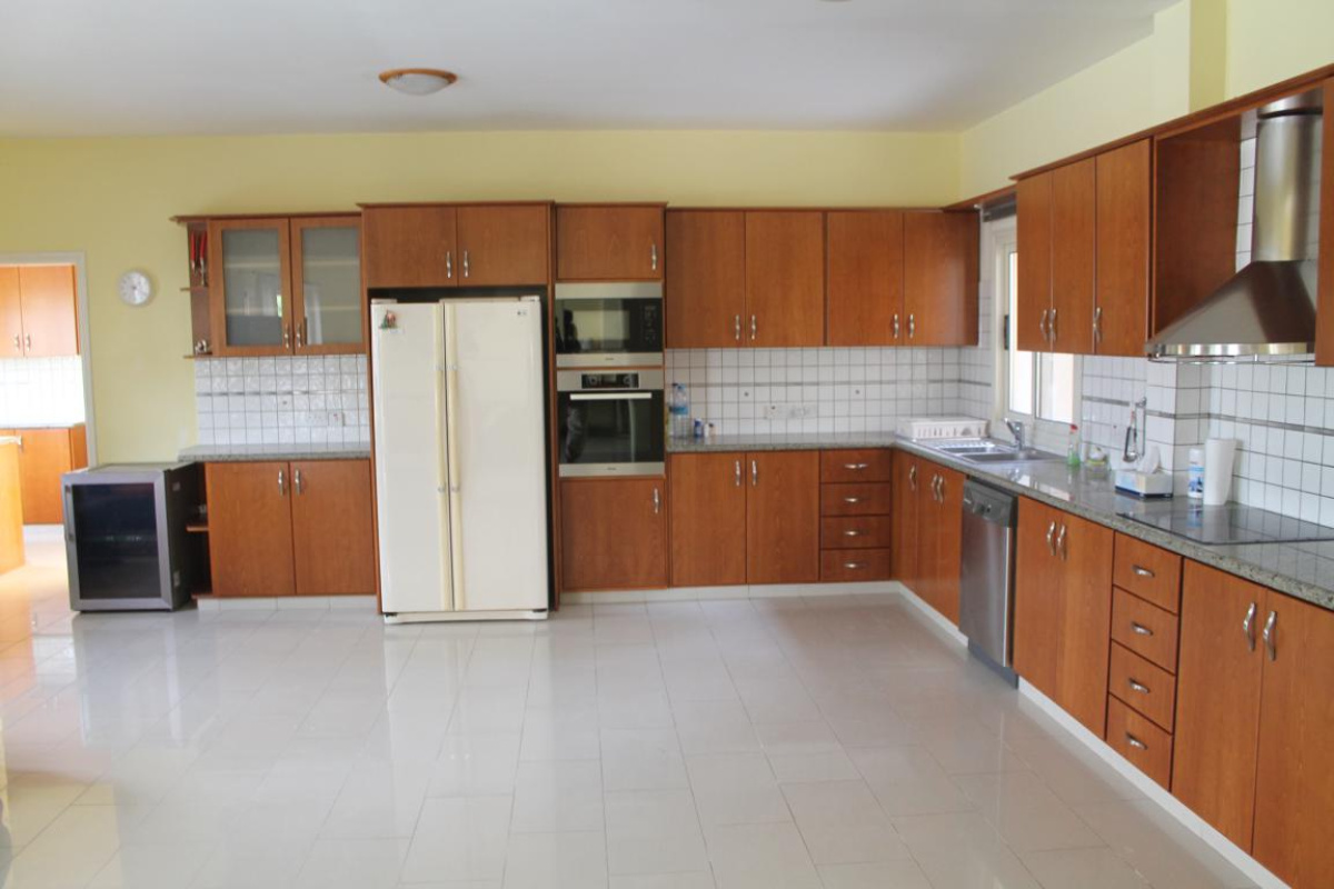 5 bedrooms Villa in Limassol, Cyprus No. 38347