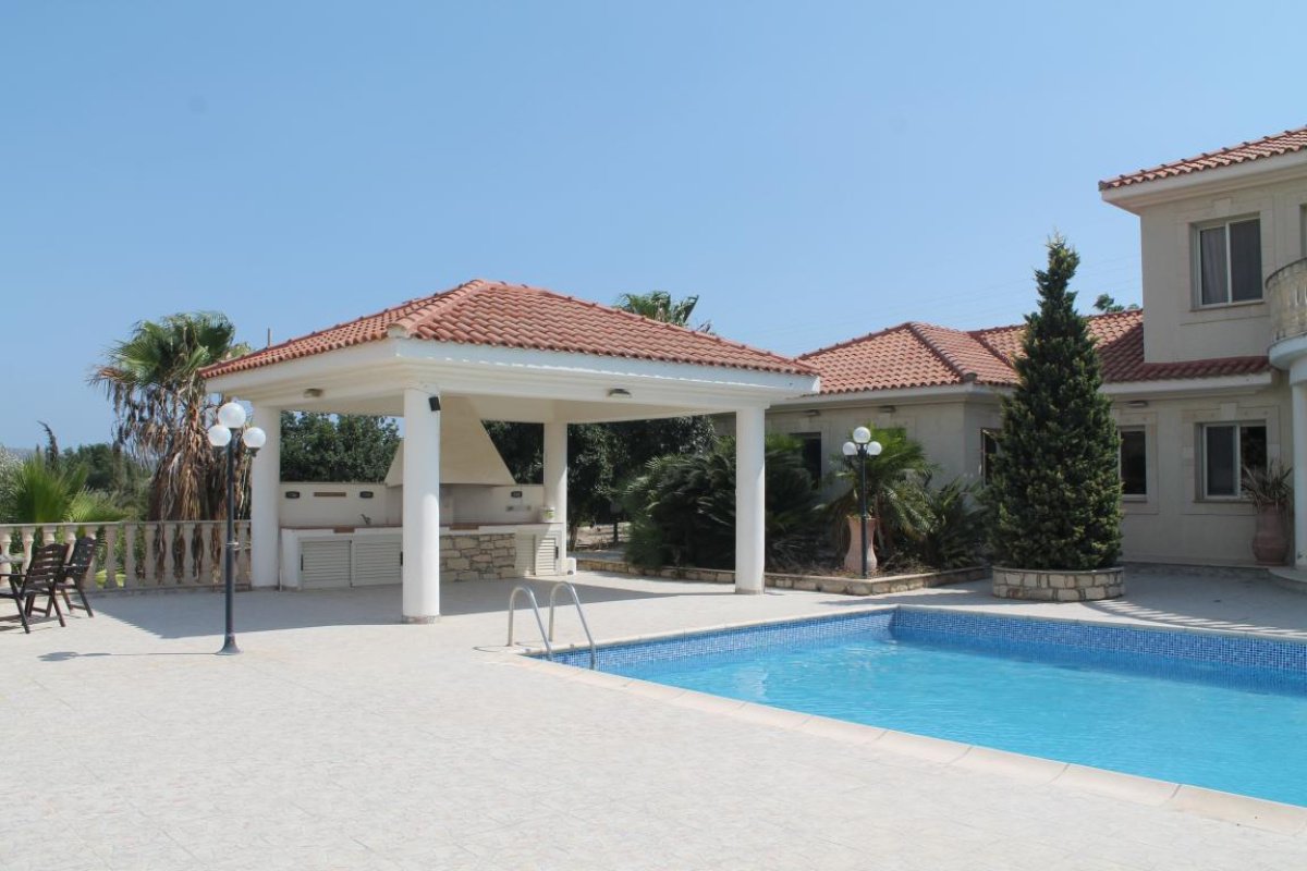 5 bedrooms Villa in Limassol, Cyprus No. 38347