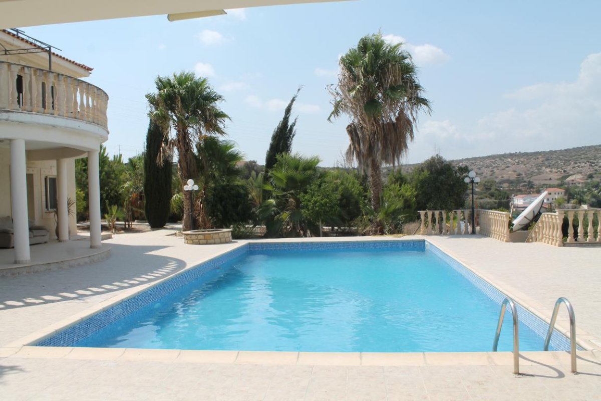 5 bedrooms Villa in Limassol, Cyprus No. 38347