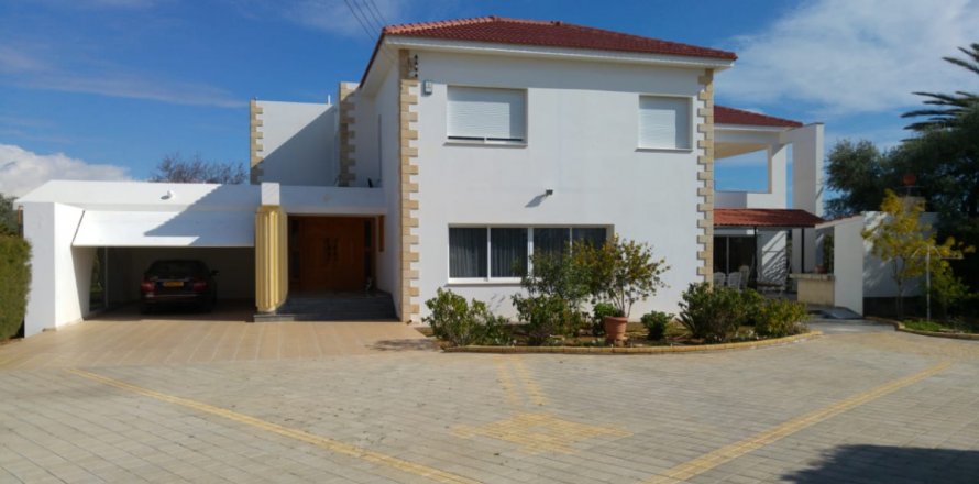 3 dormitorios Villa en Limassol,  No. 38337