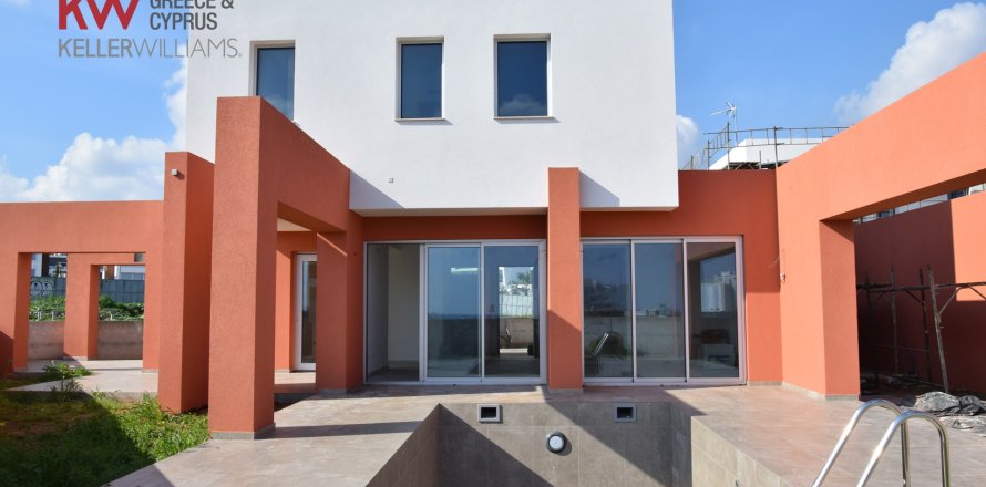 4 bedrooms Villa in Paralimni, Ammochostos, No. 40558