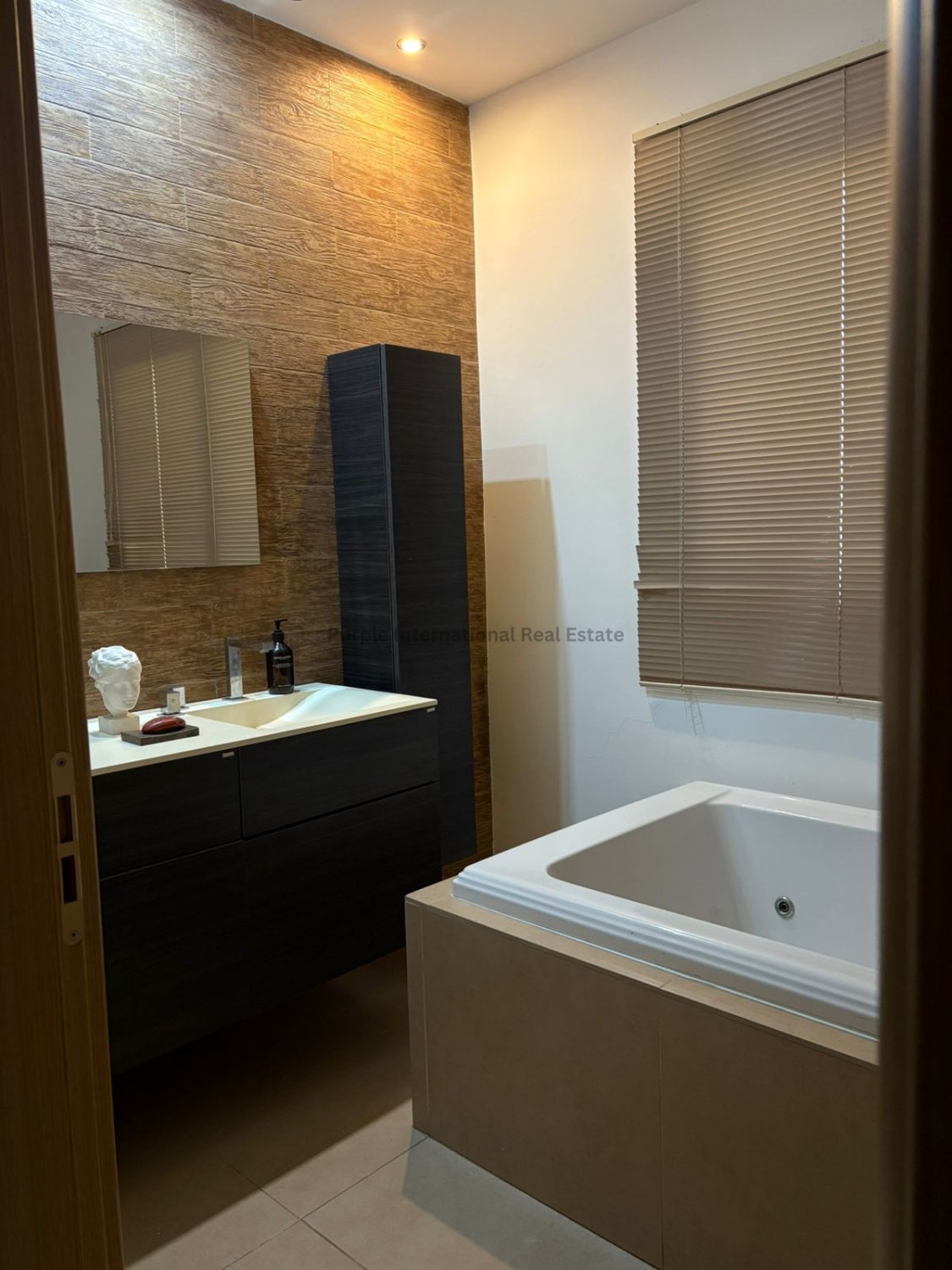 4 bedrooms Villa in Dromolaxia, Larnaka, Cyprus No. 58538
