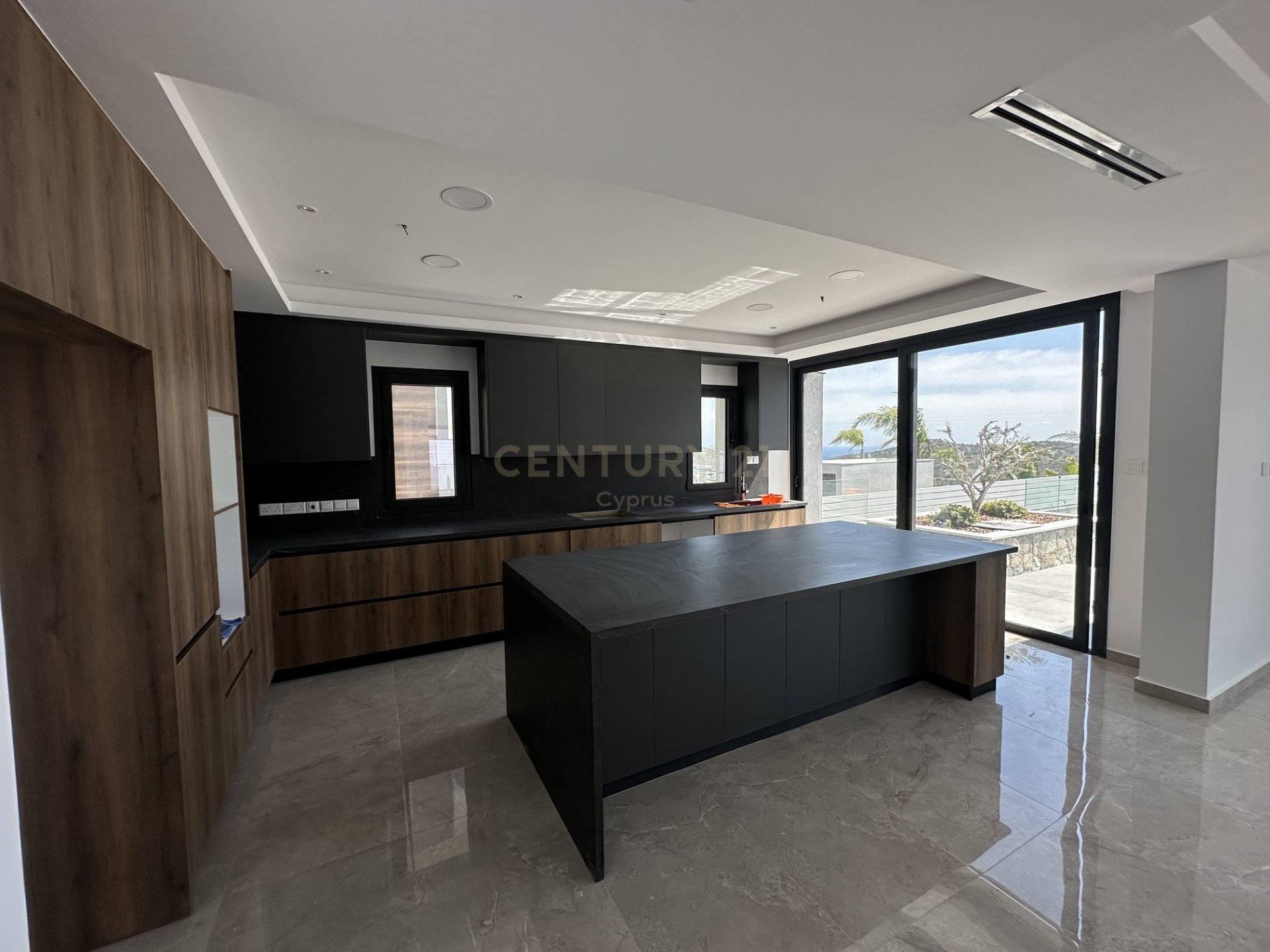 4 bedrooms Villa in Parekklisia, Limassol, Cyprus No. 30608
