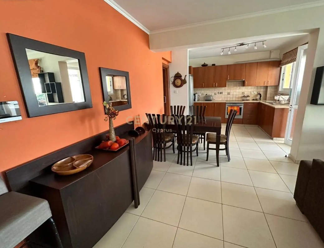 3 bedrooms Apartment in Mesa Geitonia, Limassol, Cyprus No. 55317