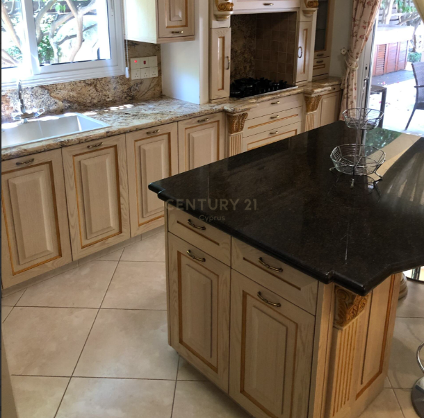 4 bedrooms Villa in Germasogeia, Limassol, Cyprus No. 35036