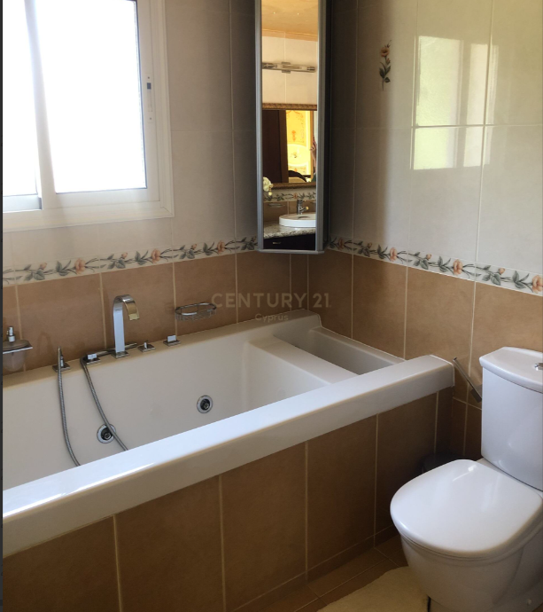 4 bedrooms Villa in Germasogeia, Limassol, Cyprus No. 35036