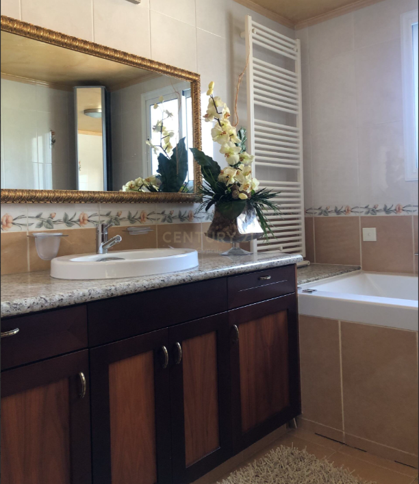 4 bedrooms Villa in Germasogeia, Limassol, Cyprus No. 35036