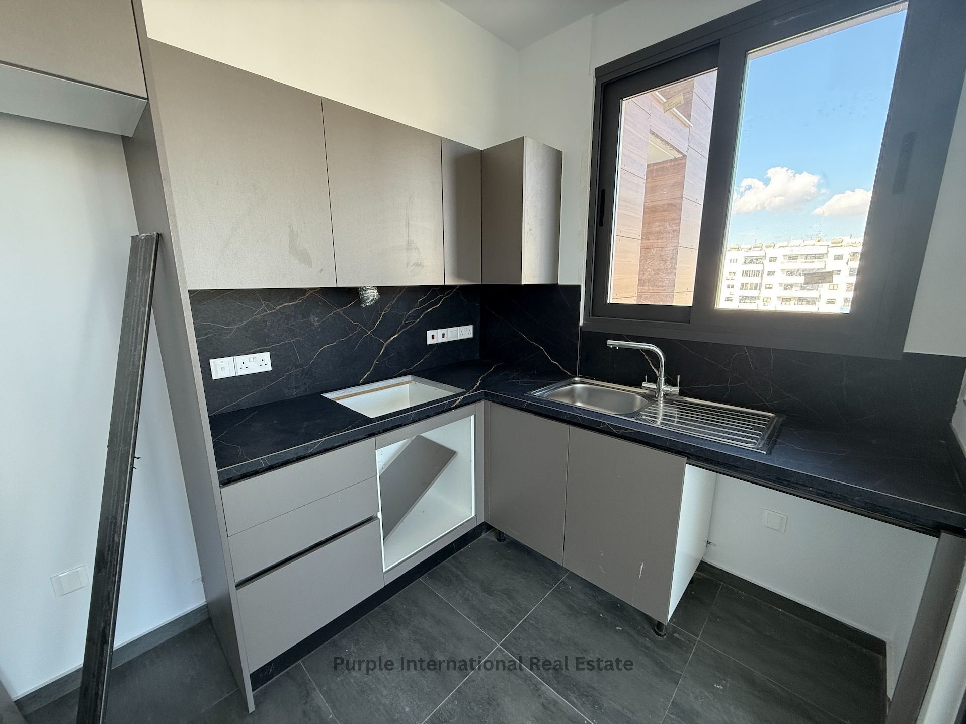 2 bedrooms Apartment in Larnaca, Larnaka, Cyprus No. 35145